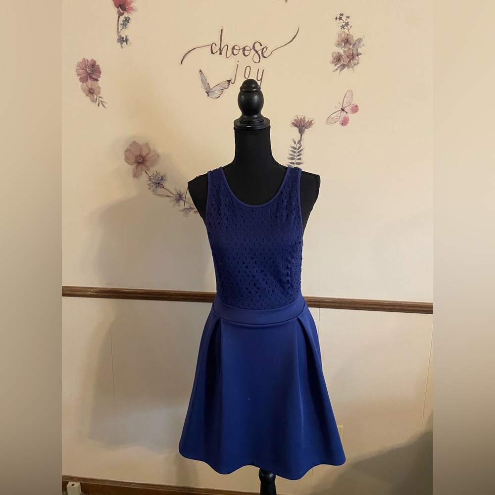 🐝NEW LISTING DINA BE size small